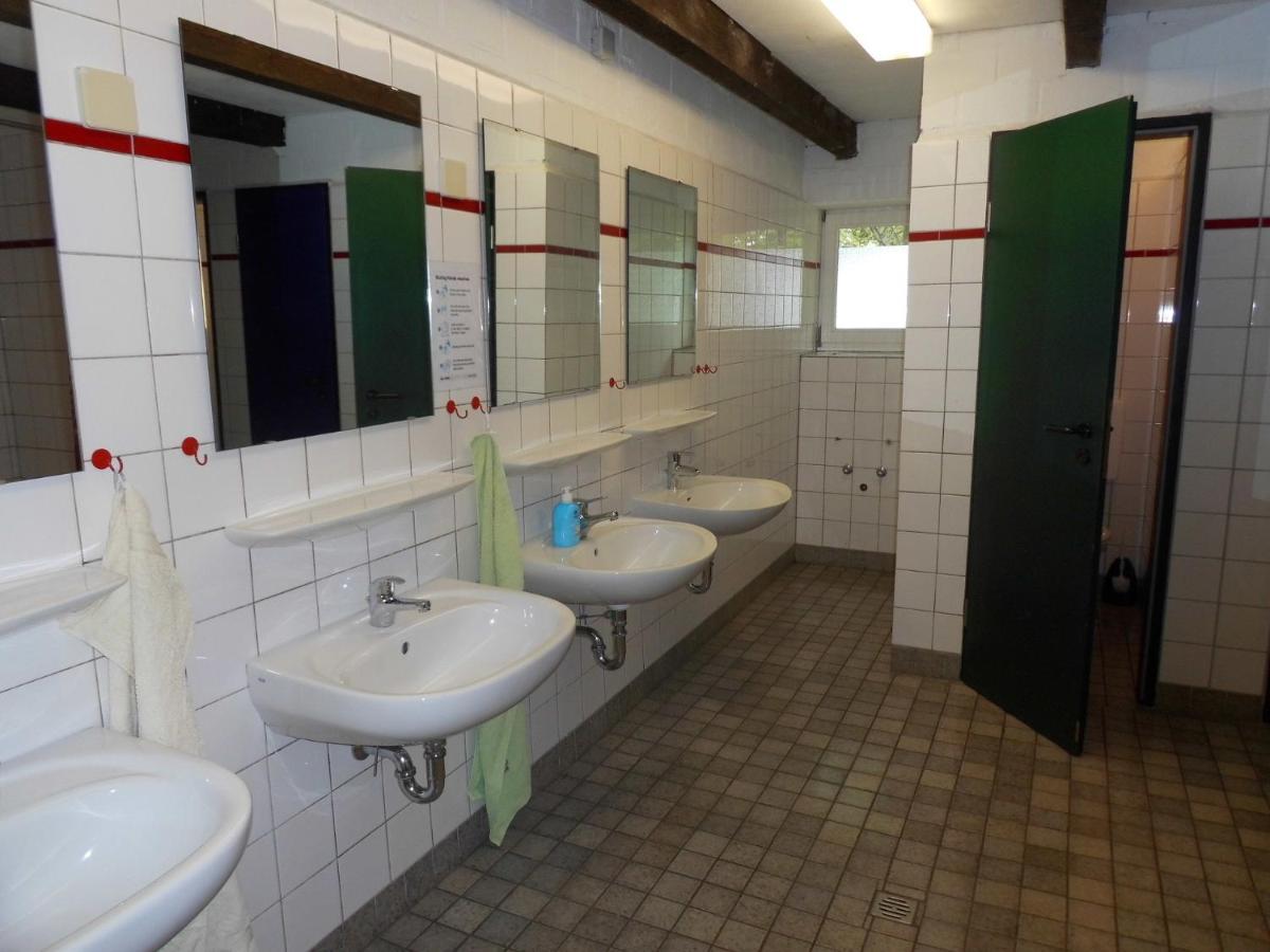 אפן Das Haus Mit Der Roten Telefonzelle מראה חיצוני תמונה